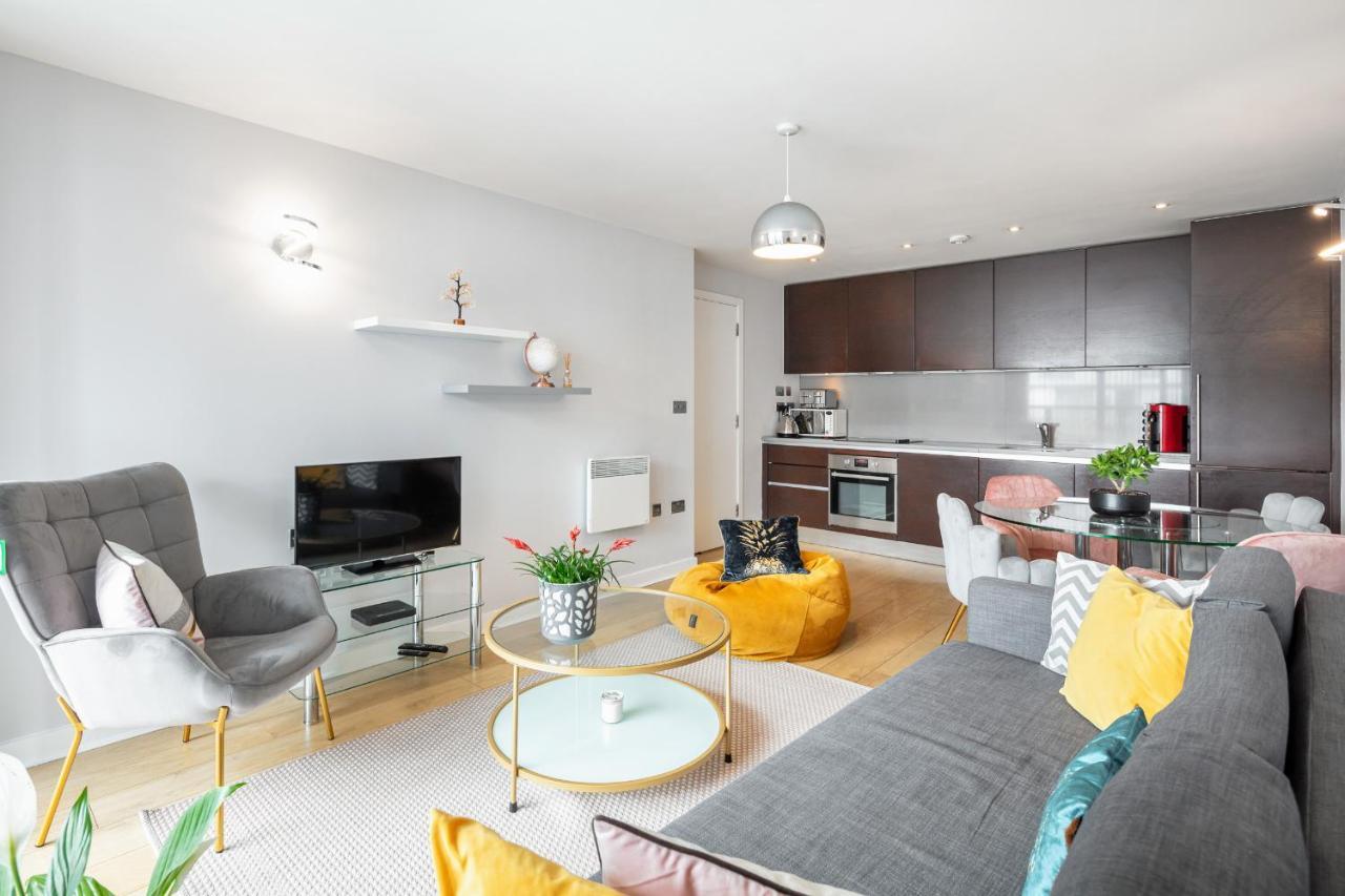 Stunning Apartment With Underground Parking! لندن المظهر الخارجي الصورة