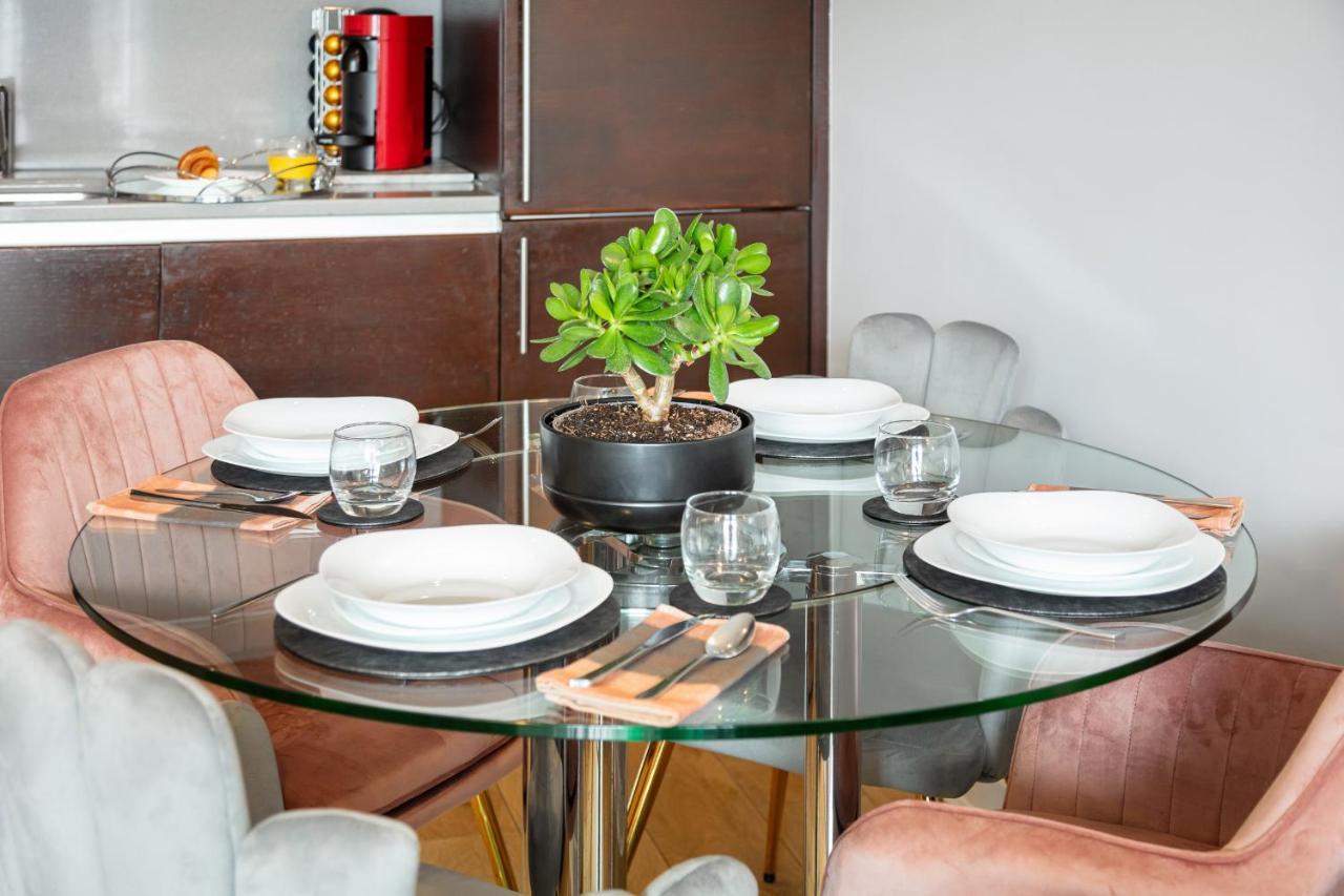 Stunning Apartment With Underground Parking! لندن المظهر الخارجي الصورة
