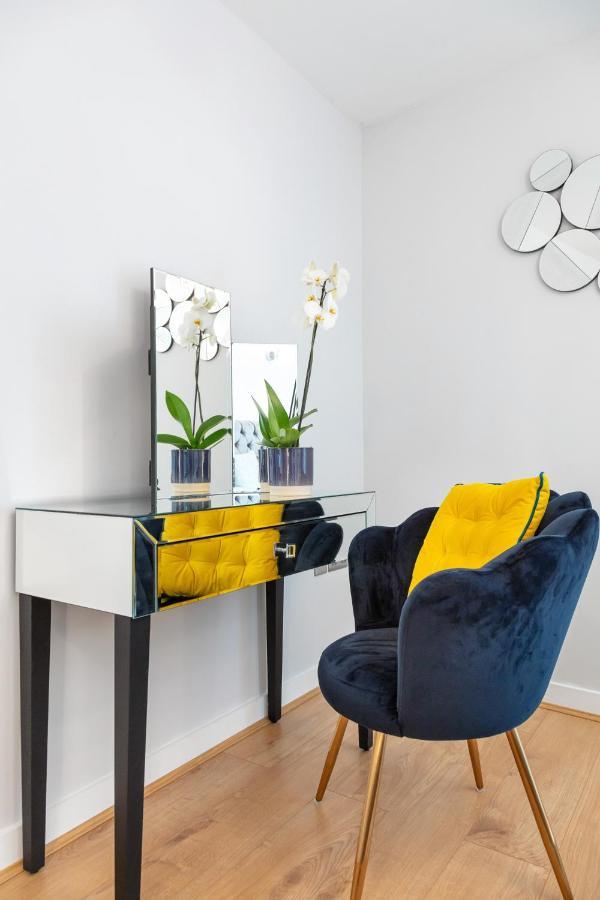 Stunning Apartment With Underground Parking! لندن المظهر الخارجي الصورة