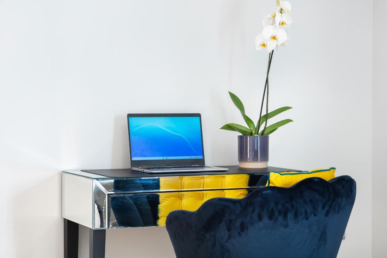 Stunning Apartment With Underground Parking! لندن المظهر الخارجي الصورة